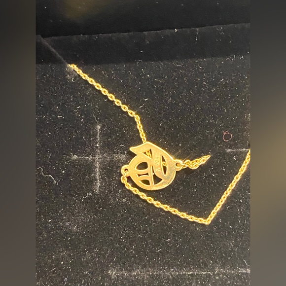 The M Jewelers THE TINY OLD ENGLISH PENDANT Letter G Necklace in Gold - Picture 4 of 5